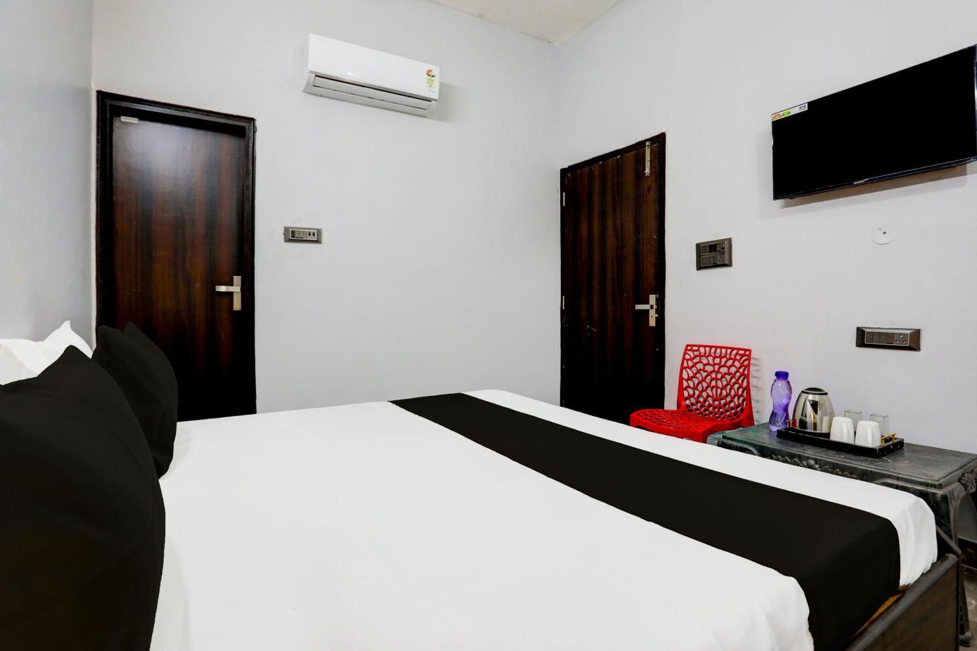 Super Hotel Live View Indraprastha エクステリア 写真