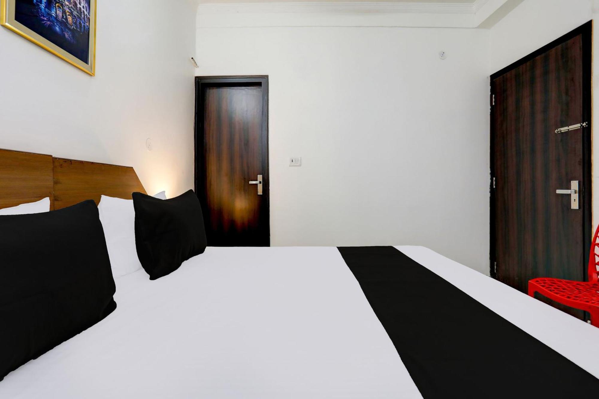 Super Hotel Live View Indraprastha エクステリア 写真