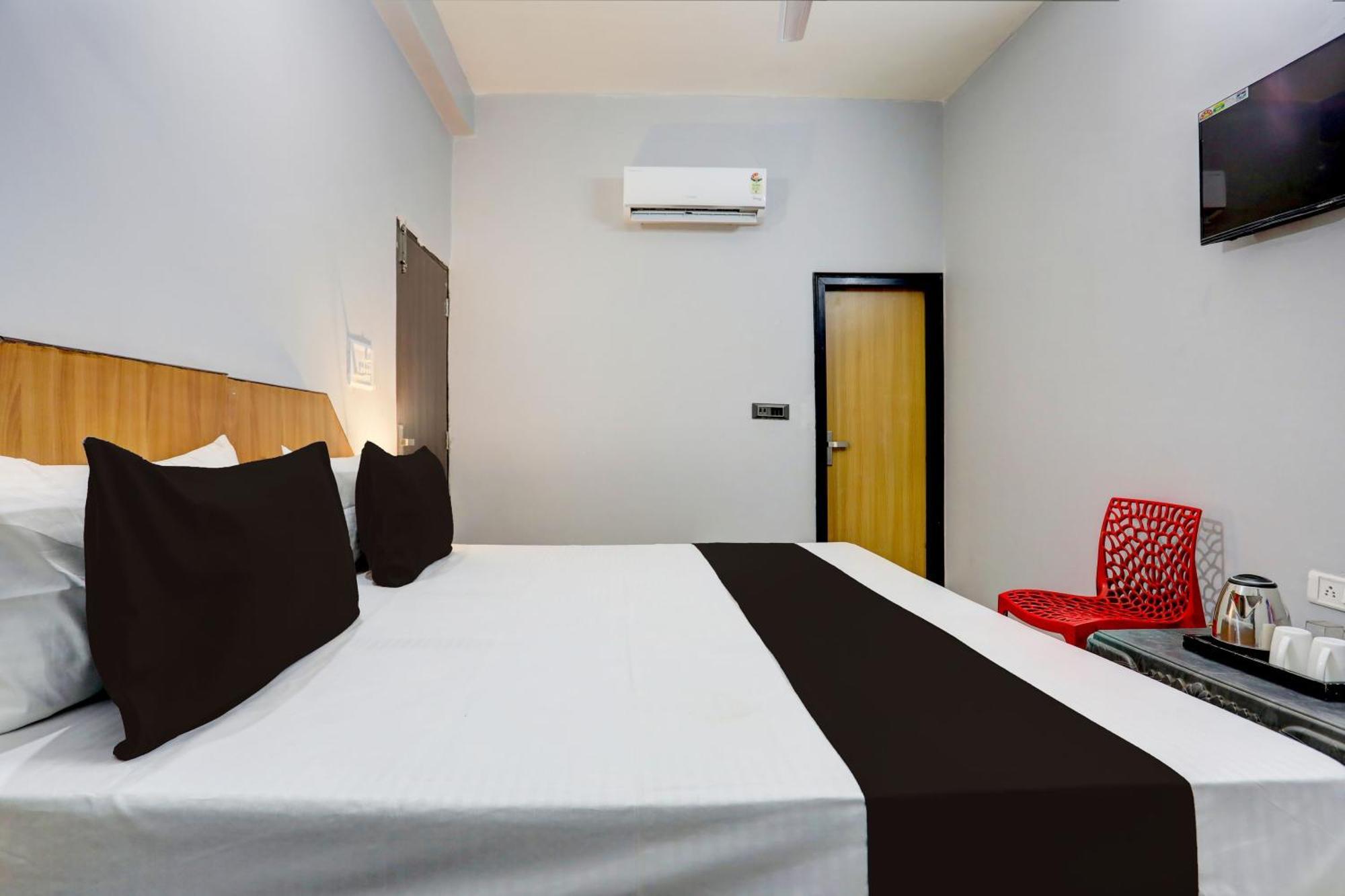 Super Hotel Live View Indraprastha エクステリア 写真