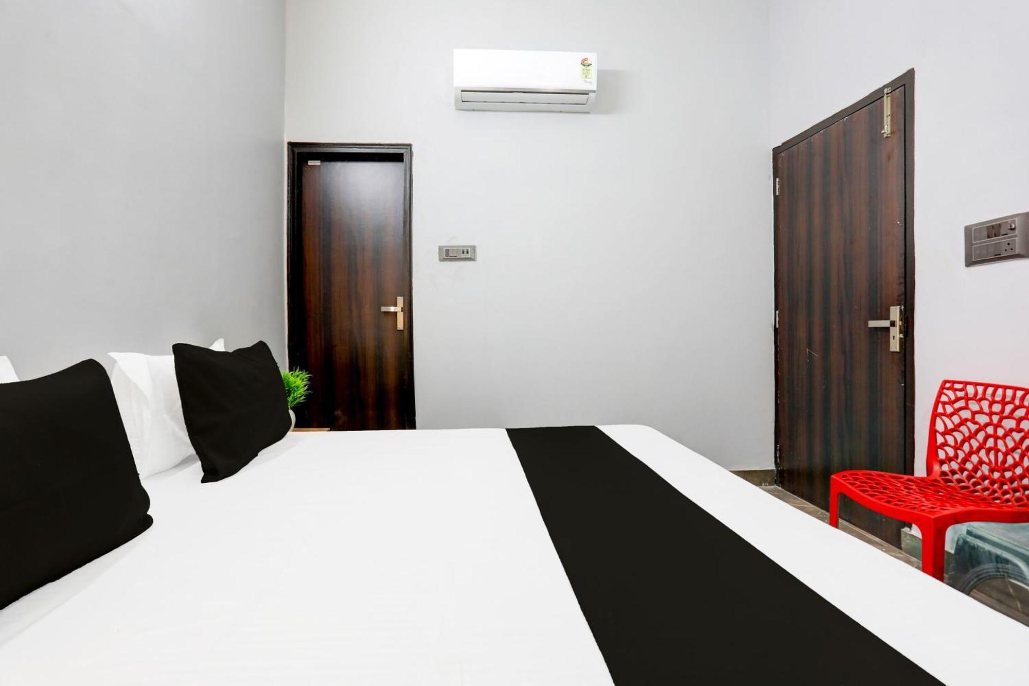 Super Hotel Live View Indraprastha エクステリア 写真